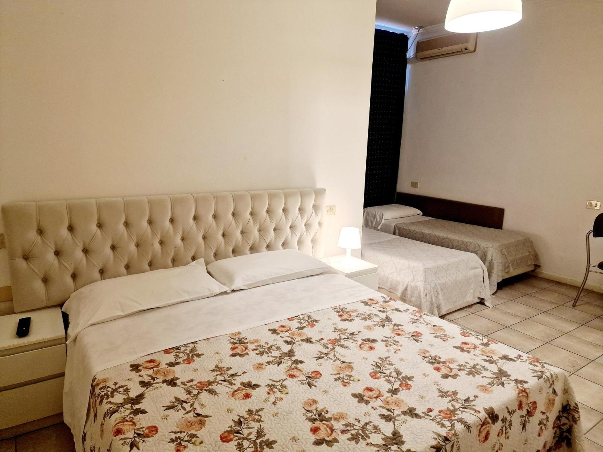 Hotel Firenze 2000 Екстер'єр фото