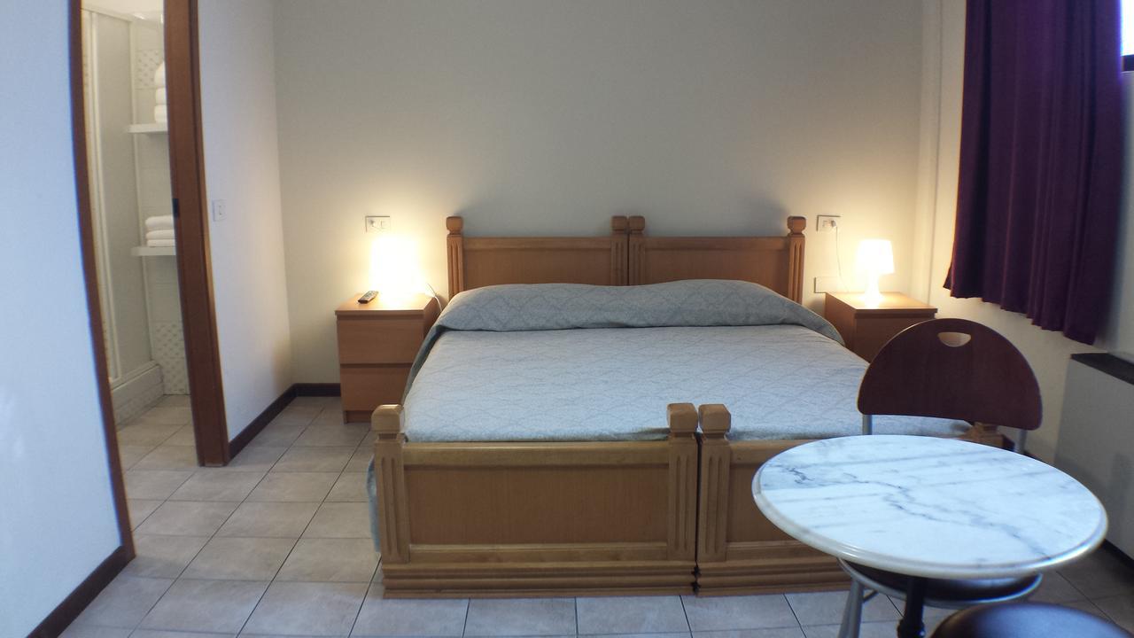 Hotel Firenze 2000 Екстер'єр фото