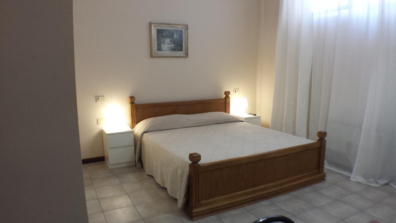 Hotel Firenze 2000 Екстер'єр фото